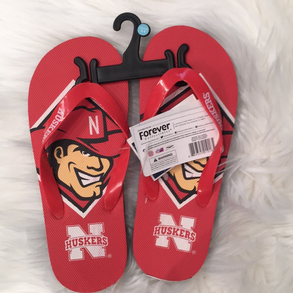 Boys huskers flip flops